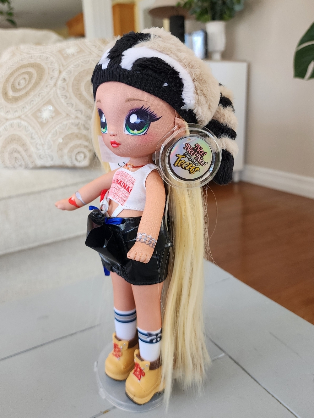 🦝 Na! Na! Na! Large Surprise Teens Gretchen Stripes 11" Fashion Doll Racoon - Picture 4 of 7
